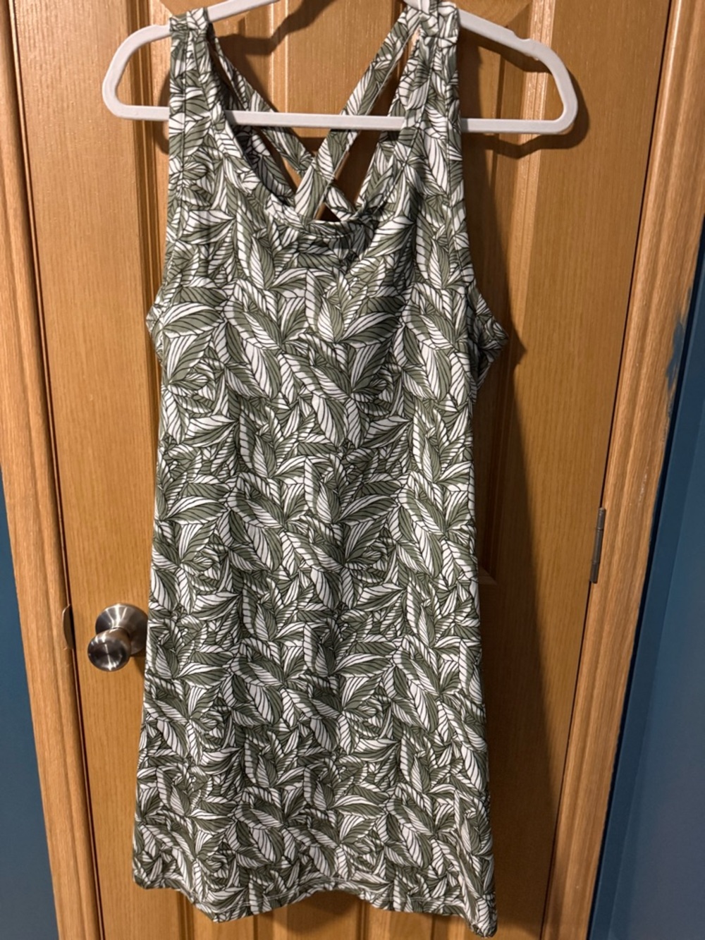 Sleeveless Olive Green Leaf-Print Dress
Eddie Bauer